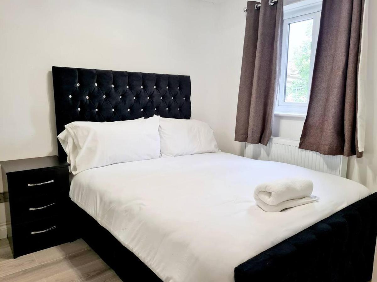 Modern & Spacious - Walk To London Excel- Parking Exterior foto